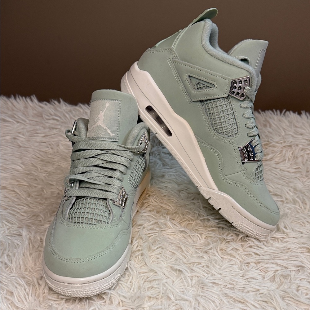 Air Jordan 4 Seafoam Women’s Size 7 Sneakers Light Green Clean Condition - Picture 1 of 9